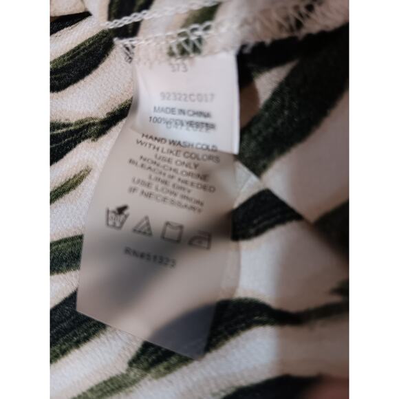 VINCE CAMUTO Blouse Top 2X Career Office Dressy VNeck Chic Cream Greenery Animal - Picture 8 of 10